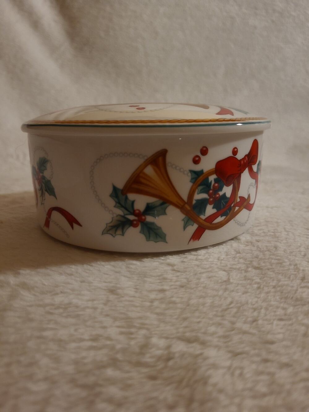 Vintage Mikasa Jubilation Christmas Porcelain Covered Box HK503 Holly Horns
